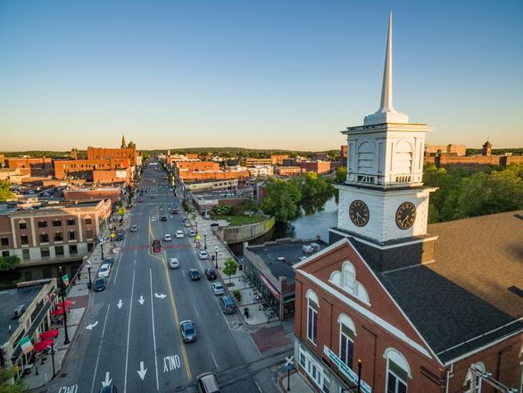 New Hampshire event entertainment near mountains and lakes