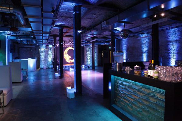 Reception room with soft wall uplighting